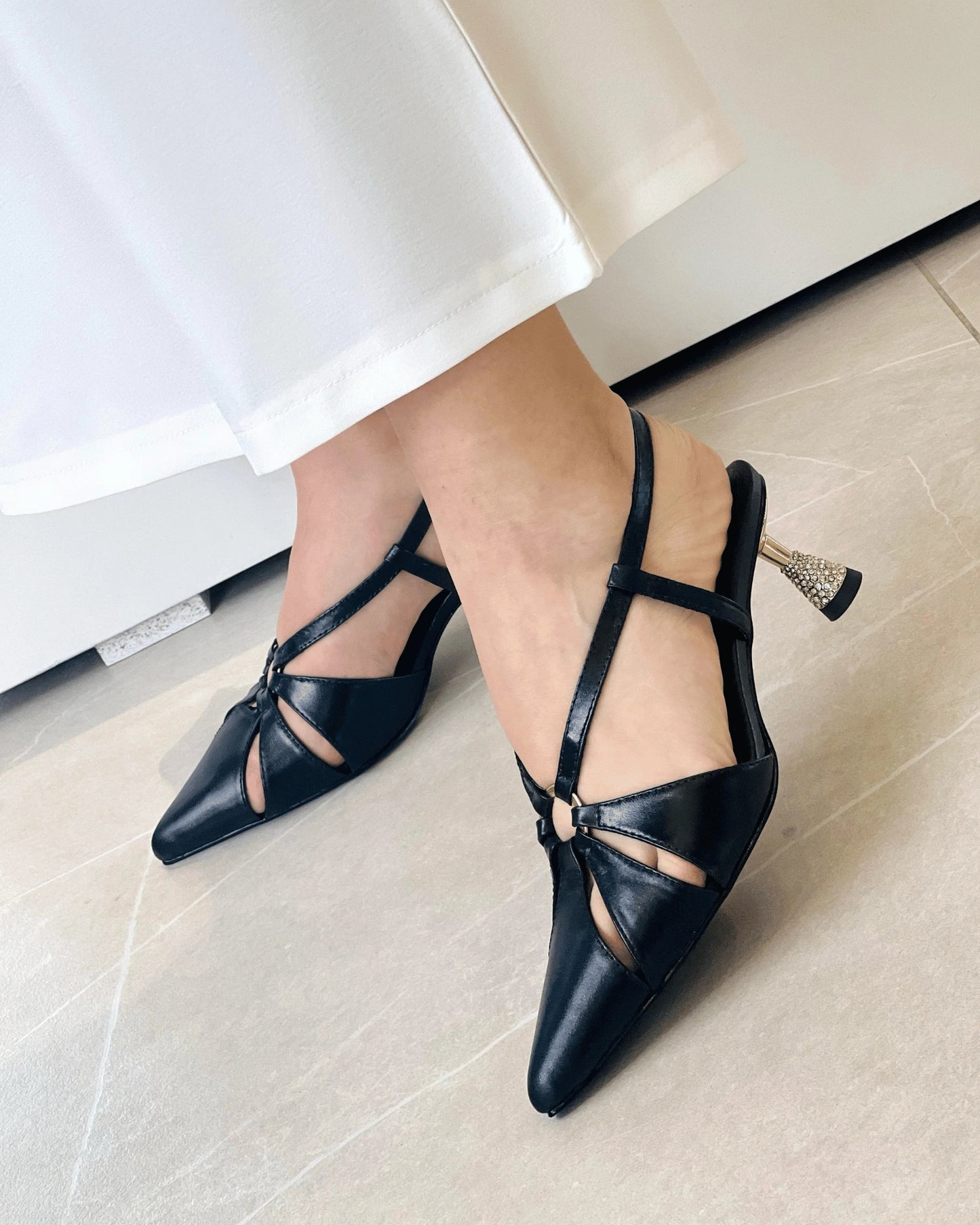 TACON NEGRO DORADO BRILLOS