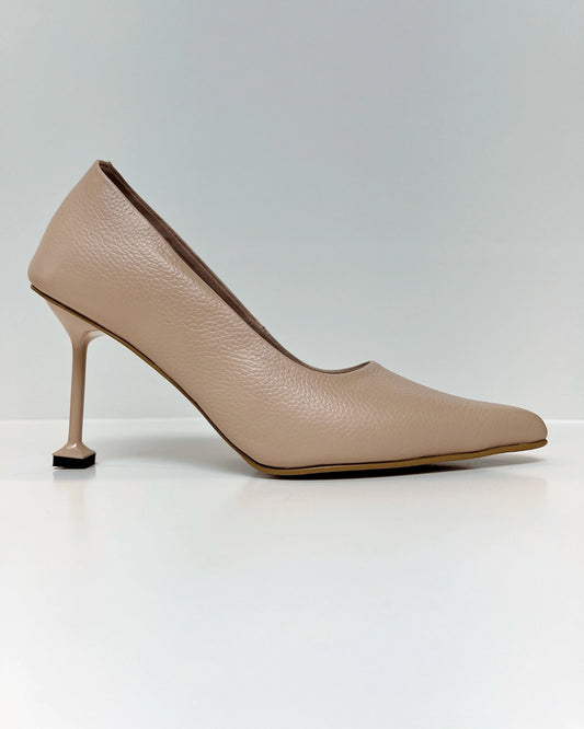 TACON STILETO EN CUERO NATURAL TAUPE