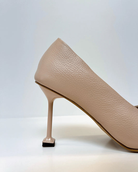 TACON STILETO EN CUERO NATURAL TAUPE