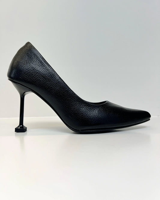 TACON STILETO EN CUERO NATURAL NEGRO