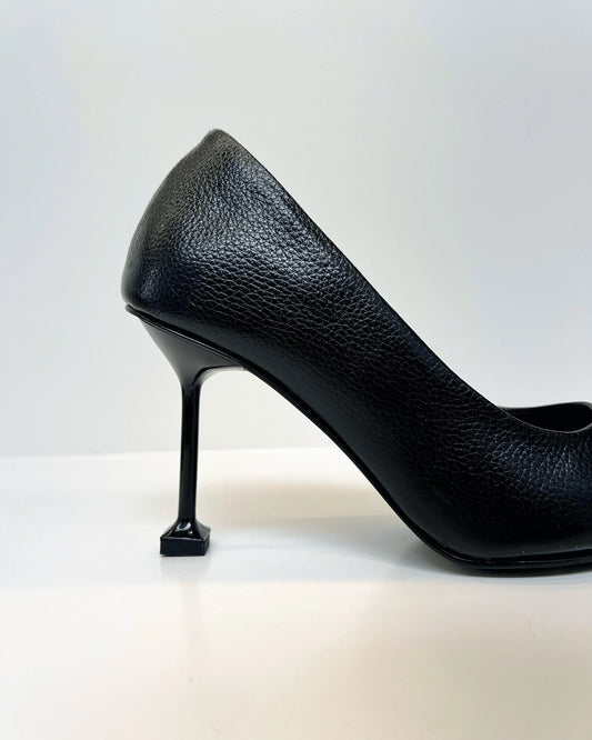 TACON STILETO EN CUERO NATURAL NEGRO