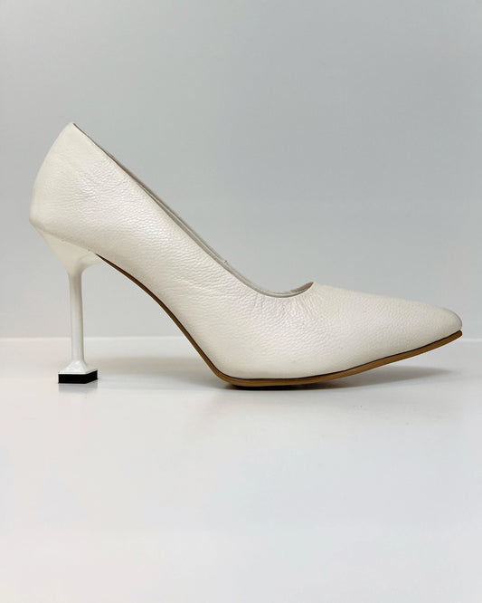 TACON STILETO EN CUERO NATURAL TALCO