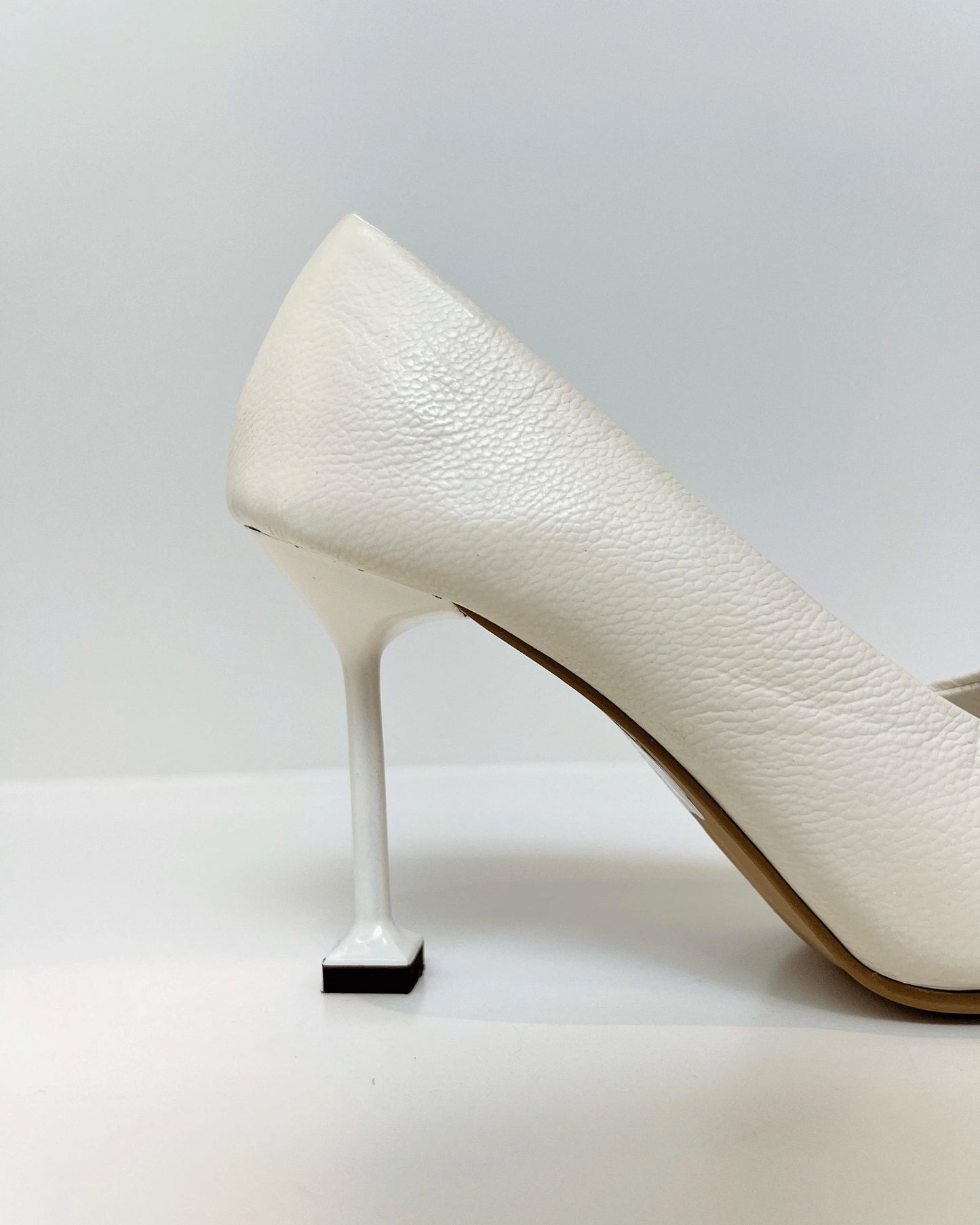 TACON STILETO EN CUERO NATURAL TALCO