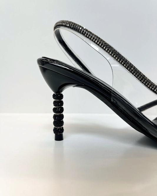 SANDALIA DE TACON ELEGANTE CON DETALLES BRILLANTES NEGRA