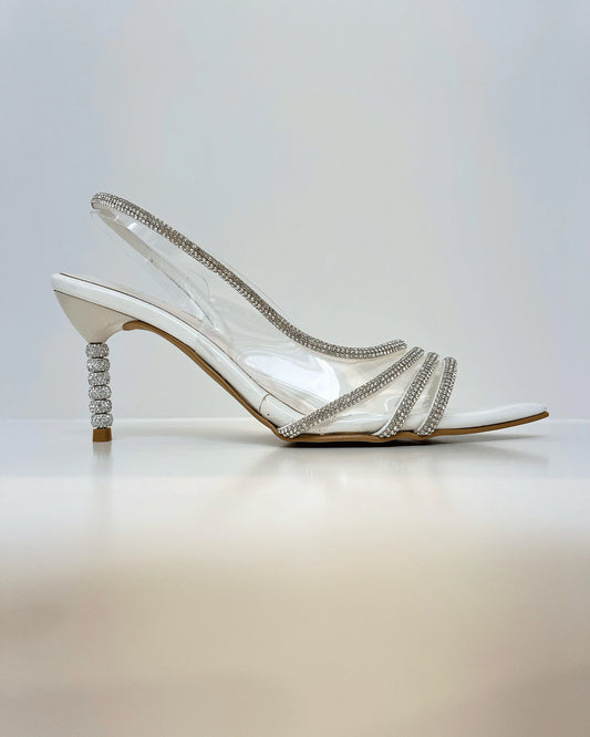 SANDALIA DE TACON ELEGANTE CON DETALLES BRILLANTES BEIGE