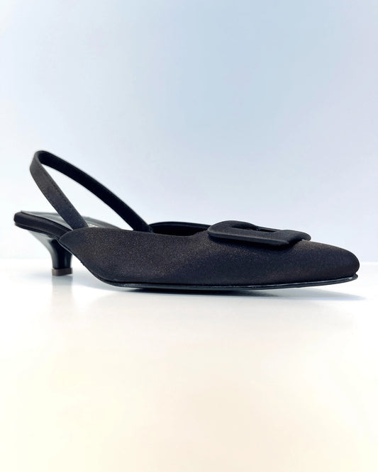 TACON SLINGBACK EN SEDA NEGRO