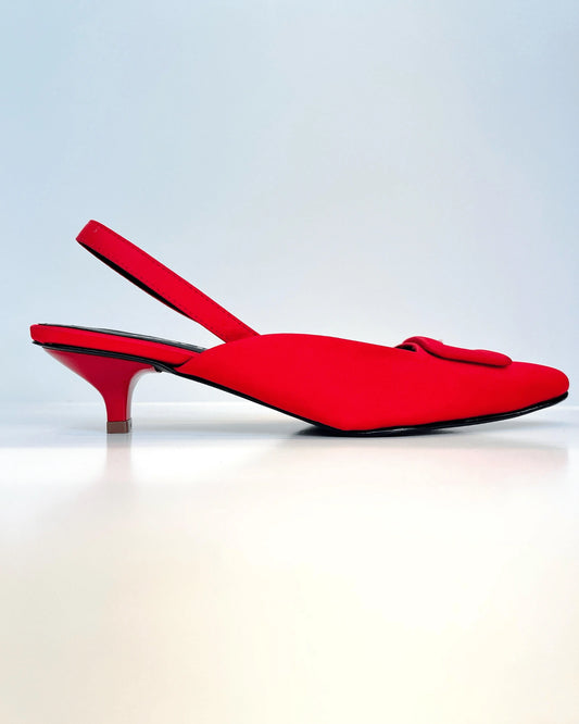 TACON SLINGBACK EN SEDA ROJO