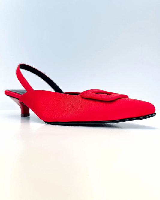 TACON SLINGBACK EN SEDA ROJO