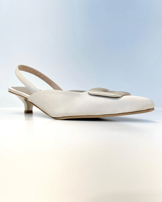 TACON SLINGBACK EN SEDA DORADO