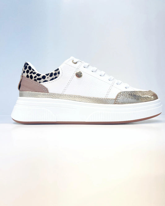TENIS BLANCO GLAM CON DETALLE DORADO