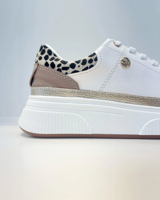 TENIS BLANCO GLAM CON DETALLE DORADO