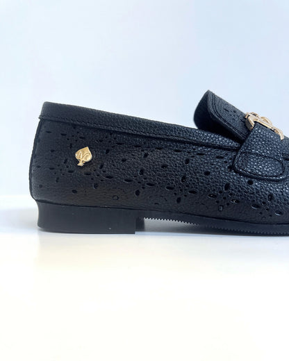 MOCASIN EN CUERO CALADO NEGRO