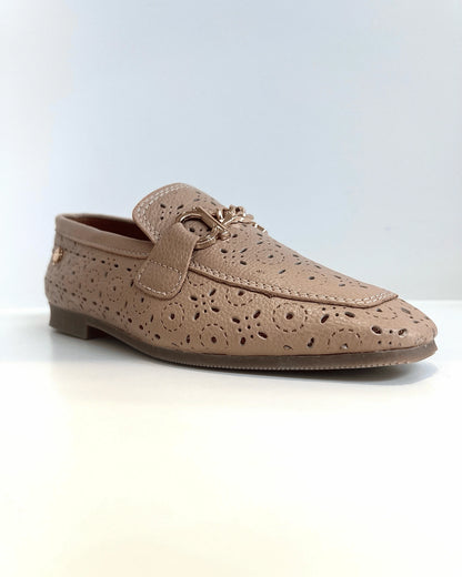 MOCASIN EN CUERO CALADO TAUPE