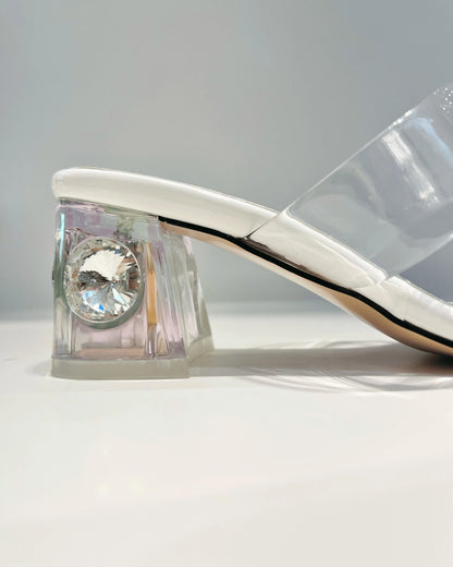SANDALIA DE TACON  MEDIO CON PIEDRA BEIGE